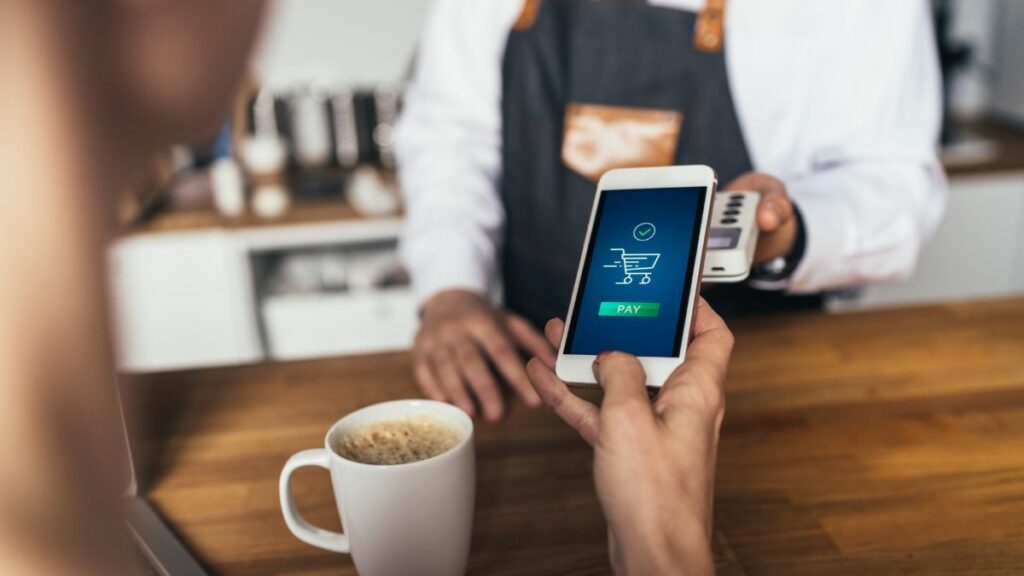 Del mostrador al móvil: reinventa tus tiendas físicas con los pagos móviles